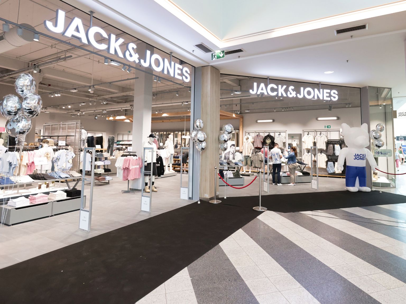 Jack & Jones Photo 1